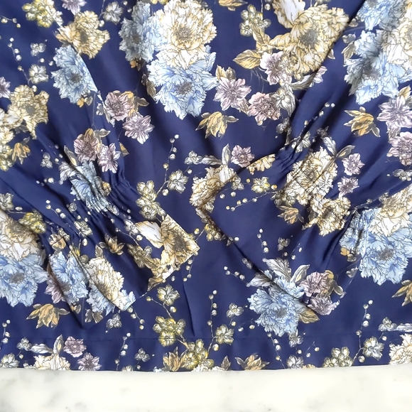 NWOT. H&M Multicolor Floral Long Sleeve Loose Fit Blouse. - Picture 5 of 5